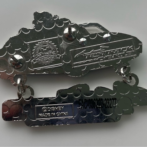 Disney Epcot TestTrack Dangle Pin - NEW - Chevrolet Car ride - Picture 4 of 4